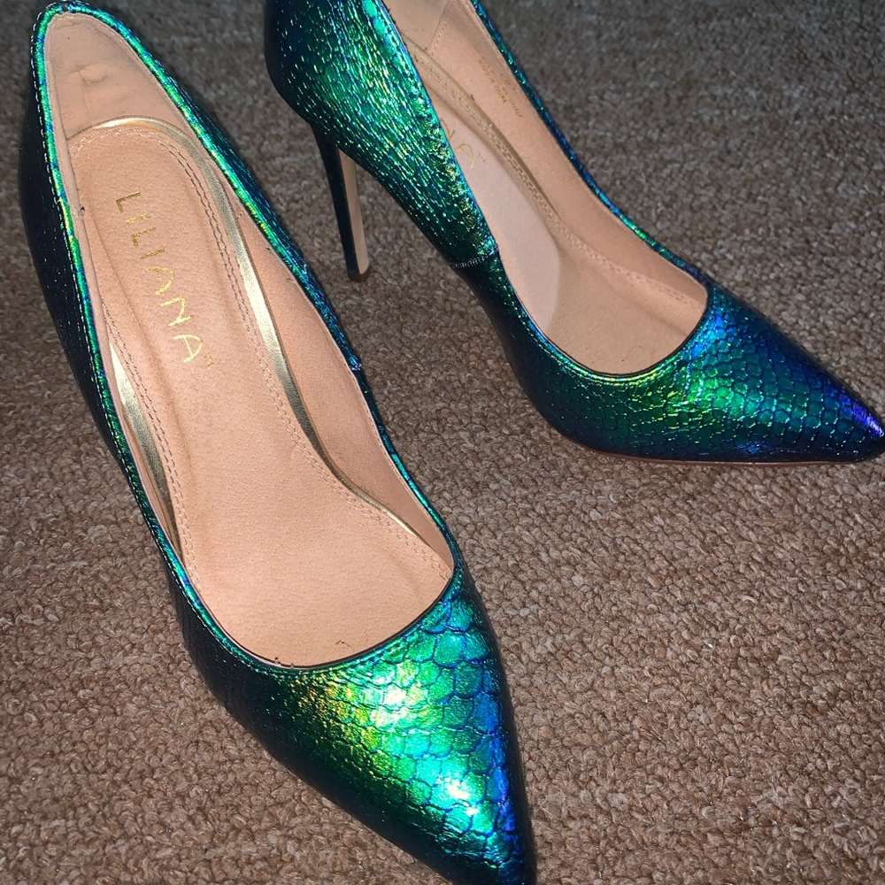 Sexy Snake Skin pump heels!
